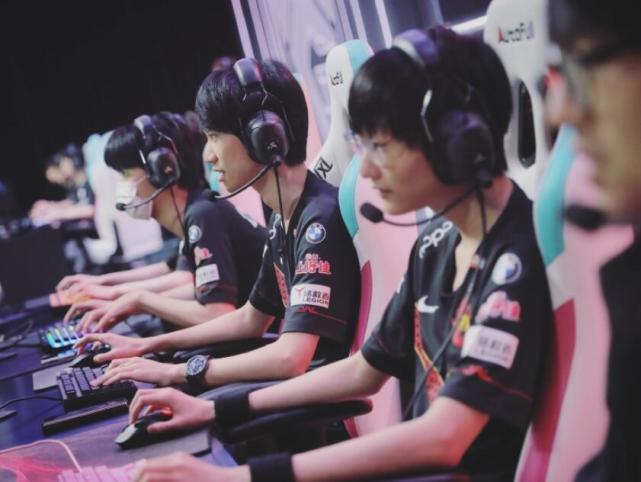 例如曾凡博 例如曾凡博