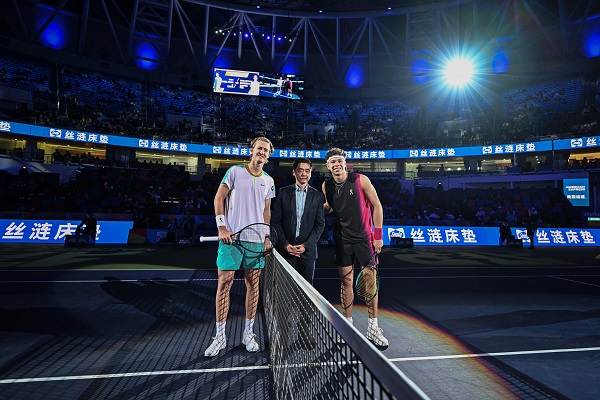 球员同场竞 球员同场竞